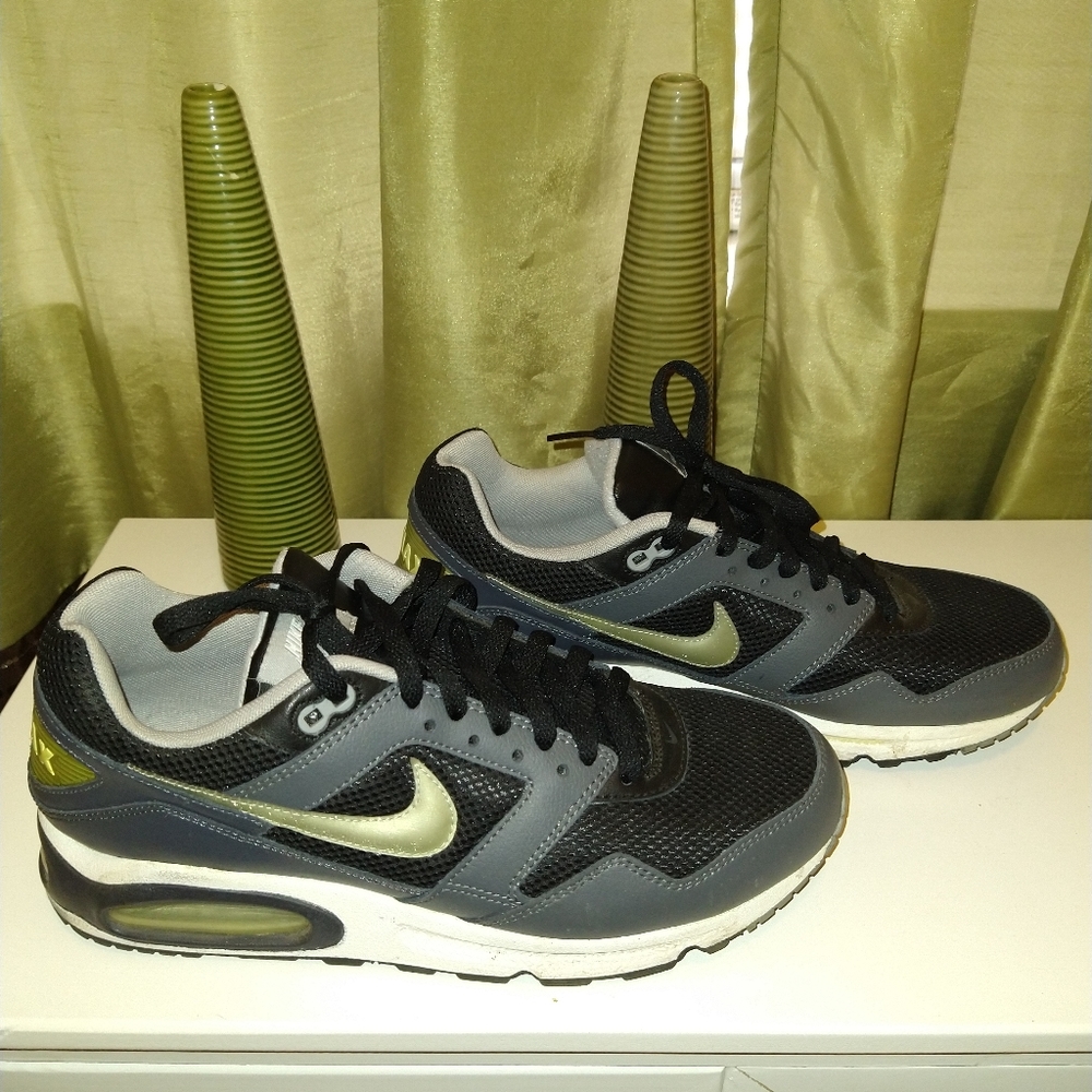 Sneakers - Picture 3 of 4